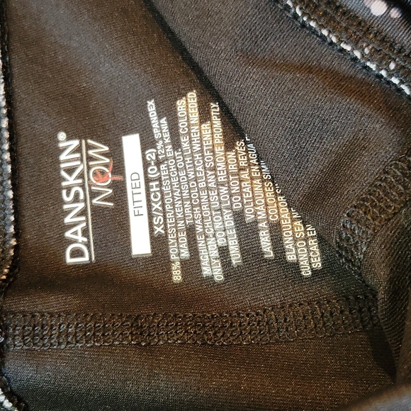 NWOT Danskin Fitted Capris - Picture 3 of 5